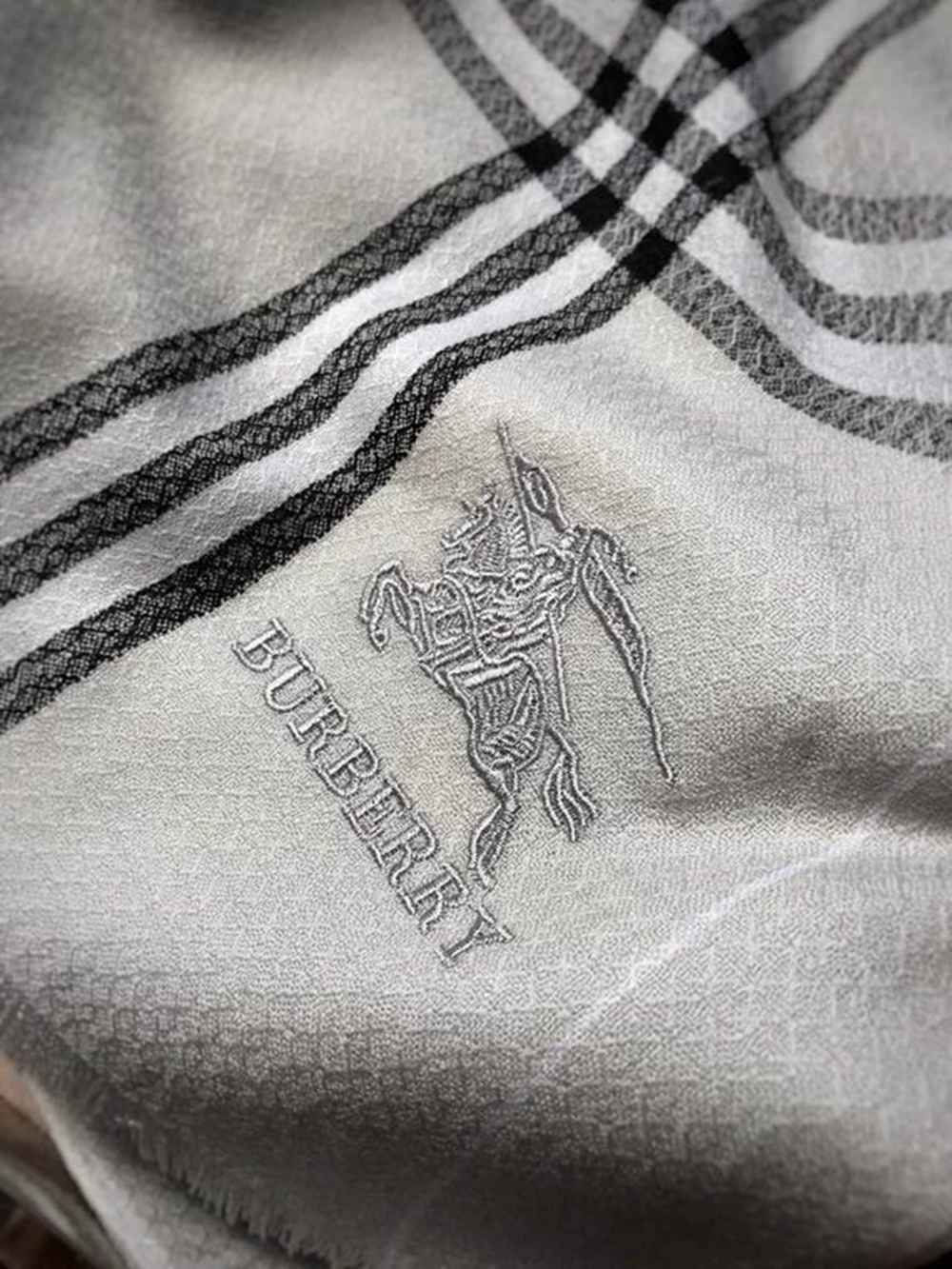 Bv*b*rry Scarf
